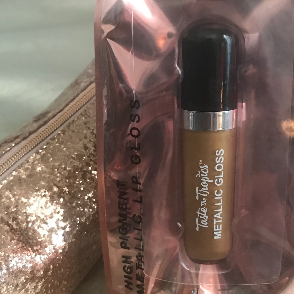 GoldBomb Metallic Lipstick 💄With Makeup Bag